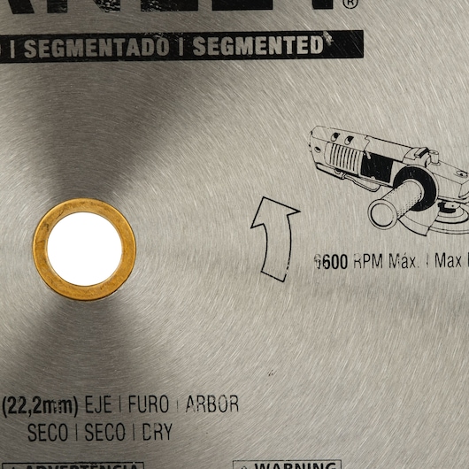 STANLEY STA47902L segmented circular saw blade detail with arbor hole, engraved specs, and illustration.