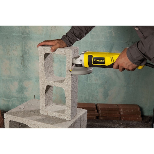 ESMERILADORA ANGULAR MANGO LARGO DE 4 1/2" (115MM) DE 1000W