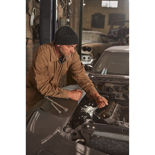 ANTISLIP WRENCH 9/16"STANLEY  MECHANICAL WORKSHOP FRONT MECHANIC ADJUSTING A PART OF THE MOTOR OF A CAR